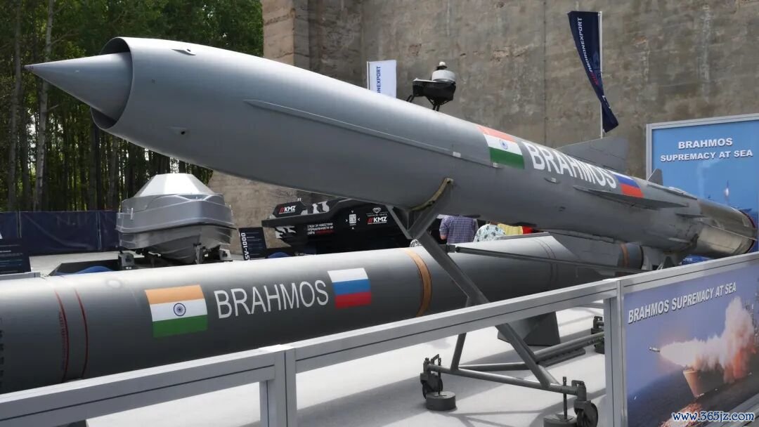 T&ecirc;n lửa chống hạm si&ecirc;u thanh Brahmos tại triển l&atilde;m hải qu&acirc;n quốc tế “Hạm đội-2024” ở Kronstadt - Sputnik Việt Nam， 1920， 30.05.2026