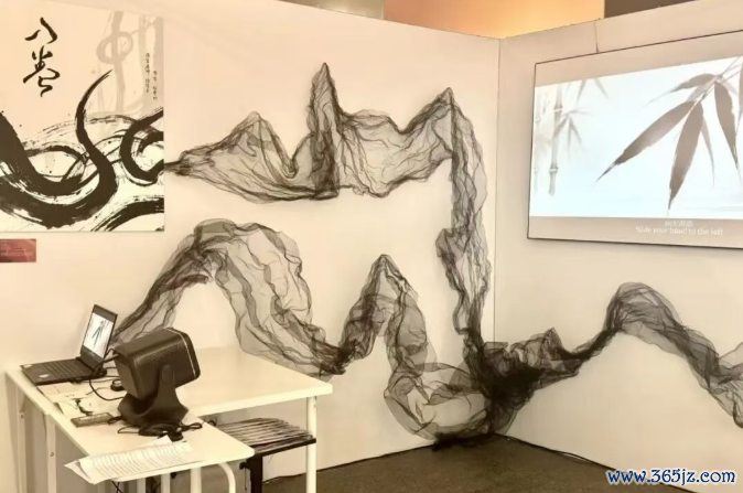 “聚光绘影”毕业作品联展举办。校方供图